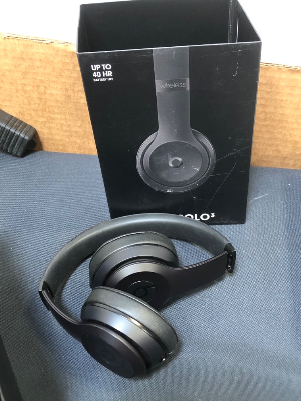 Photo 2 of Beats Solo3 Wireless On-Ear Headphones - Apple W1 Headphone Chip, Class 1 Bluetooth, 40 Hours of Listening Time, Built-in Microphone - Black (Latest Model) USED  - RIGHT HEADPHONE IS NONFUNCTIONAL / LEFT HEADPHONE WORKS PERFECT - MISSING CHARGER 
