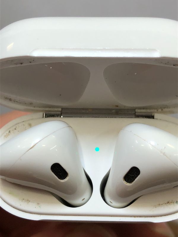 Photo 5 of Apple AirPods (2nd Generation) dirty from usage / missing charger / under Bluetooth name " Kamal Bhatias Airpods "
