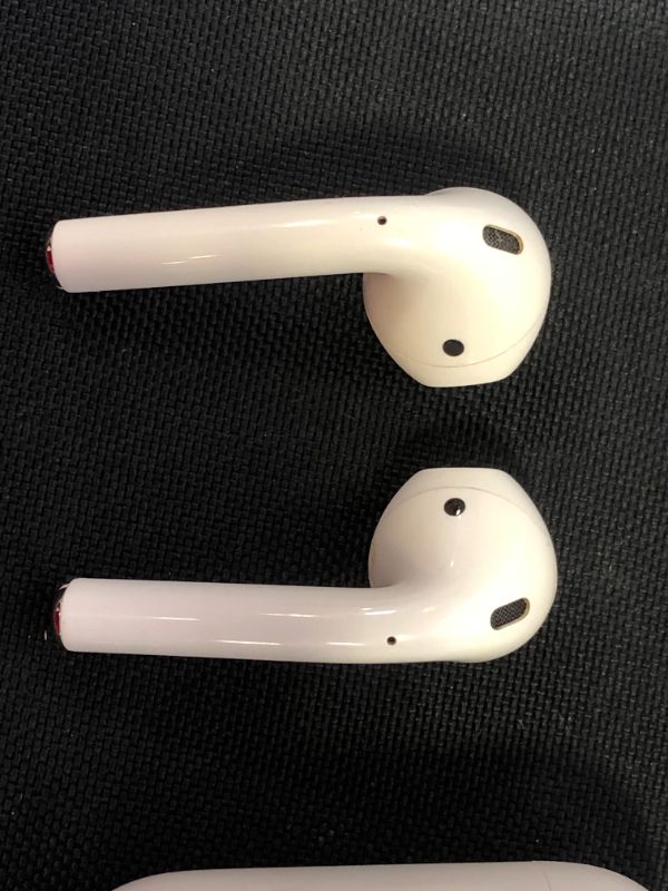 Photo 6 of Apple AirPods (2nd Generation) dirty from usage / missing charger / under Bluetooth name " Kamal Bhatias Airpods "
