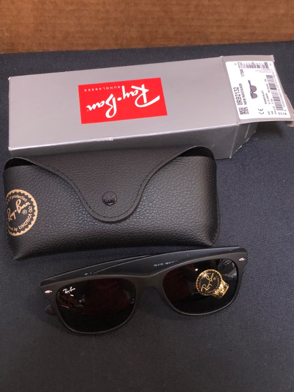 Photo 1 of Ray-Ban RB2132 New Wayfarer Square Sunglasses, Rubber Black/G-15 Green, 55 mm
[ USED GREAT CONDITION ]