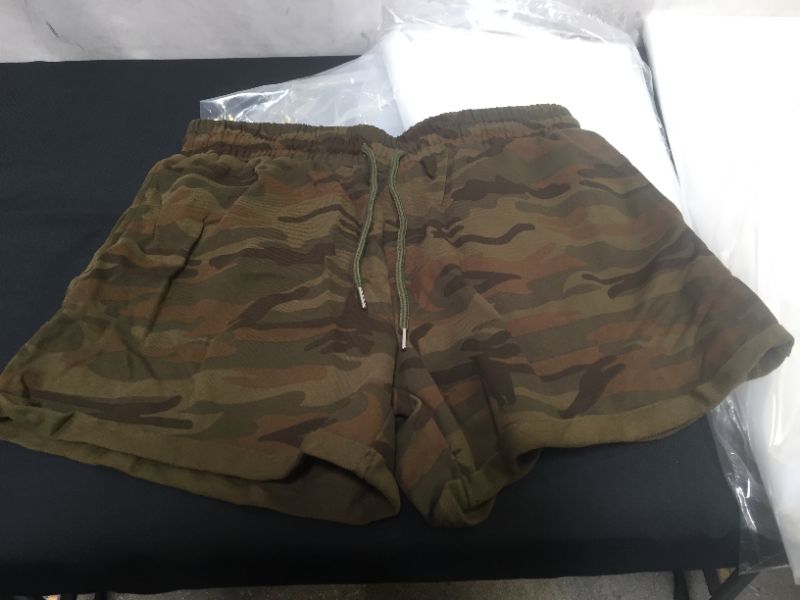 Photo 1 of WOMEN'S CAMO SHORTS SIZE XL