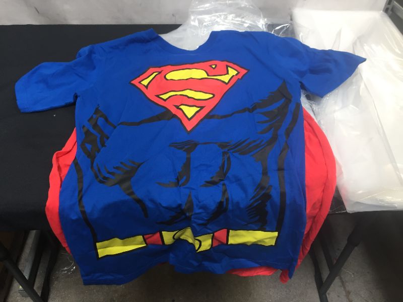 Photo 2 of Men's DC Comics Superman Costume T-Shirt With Cape SIZE MEDIUM
