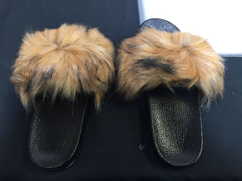 Photo 2 of Women's Vegan Faux Fur Slippers Fuzzy Slides Fluffy Sandals Open Toe Indoor Outdoor SIZE 11
