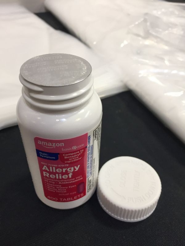 Photo 2 of Amazon Basic Care Allergy Relief Diphenhydramine HCl 25 mg, Antihistamine Tablets for Symptoms Due to Hay Fever and Upper Respiratory Allergies, 400 Count EXPIRES 5/2023
