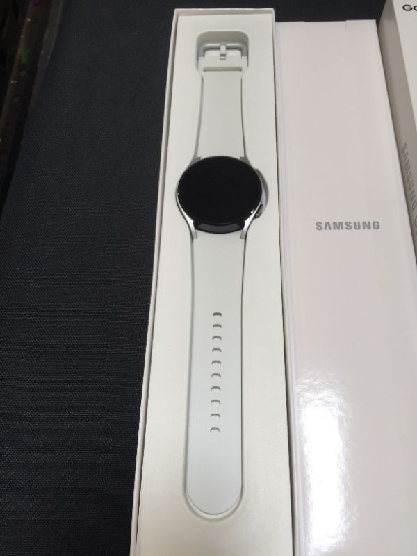 Photo 3 of Samsung - Galaxy Watch4 Aluminum Smartwatch 40mm LTE - Silver
