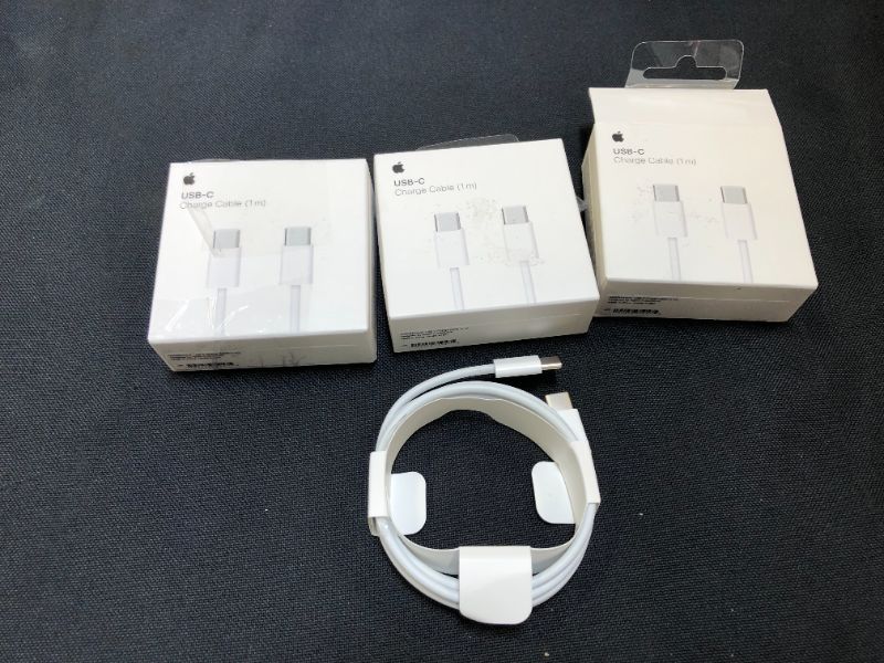 Photo 2 of Apple USB-C Charge Cable (1 m) 3 PACK