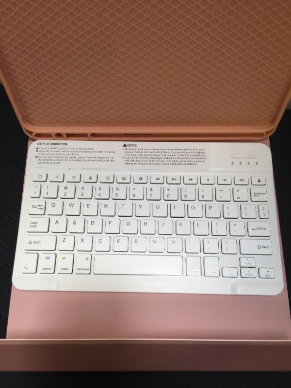 Photo 2 of hb030 bluetooth keyboard with case for ipad  --- unable to fully test 