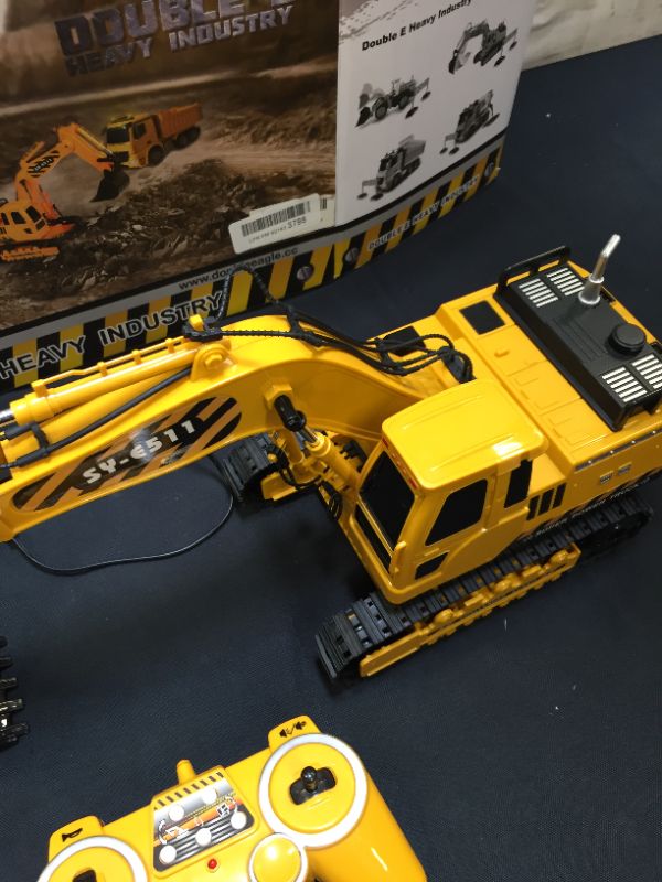 Photo 4 of DOUBLE E Remote Control Excavator Toy Batteries Digger Hydraulic Construction Vehicles RC Trucks Toys for Boys Girls Kids 3 4 5 6 7 8 9 10 Year