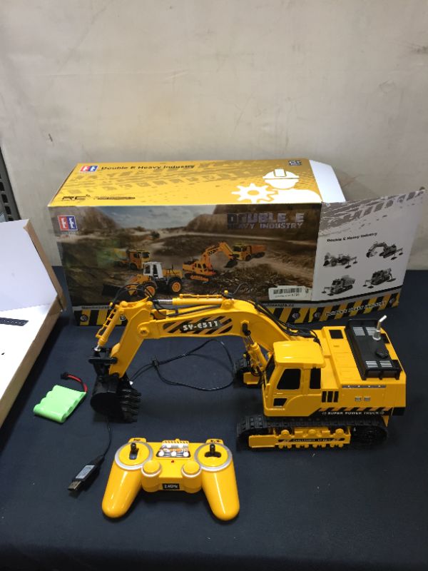 Photo 3 of DOUBLE E Remote Control Excavator Toy Batteries Digger Hydraulic Construction Vehicles RC Trucks Toys for Boys Girls Kids 3 4 5 6 7 8 9 10 Year