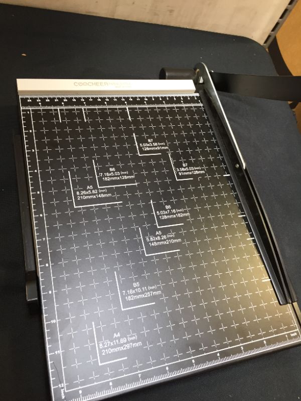 Photo 3 of PAPER CUTTER(HANDLE IS LOOSE)