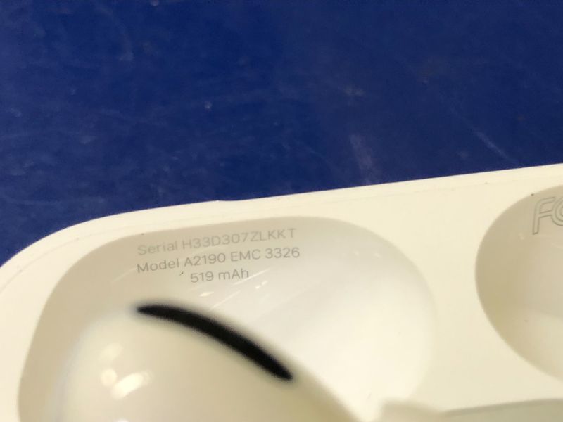 Photo 5 of Apple AirPods Pro--USED