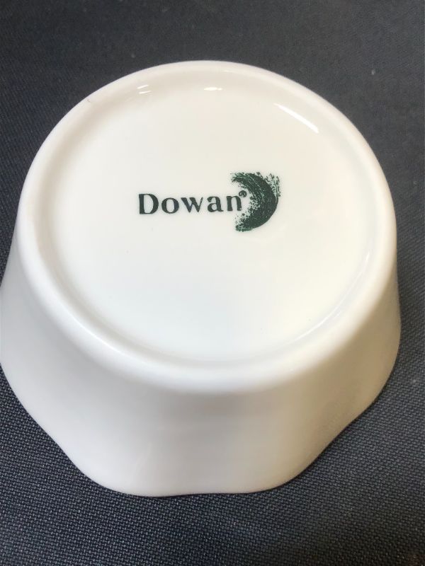 Photo 4 of DOWAN Creme Brulee Ramekins 6 oz, Flower-Shaped Porcelain Ramekins Souffle Dish Condiments Cups Custard Cups Bowls for Baking, Oven Safe, Set of 6
