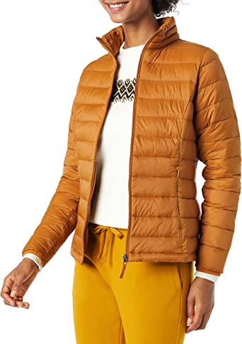 Photo 1 of Amazon Essentials Women's Lightweight Long-Sleeve Water-Resistant Puffer Jacket  Size Medium 
