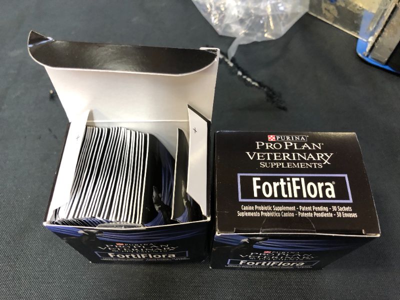Photo 1 of Purina FortiFlora Probiotics for Dogs, Pro Plan Veterinary Supplements Powder or Chewable Probiotic Dog Supplement exp- July 2022 ( 2 pack ) 