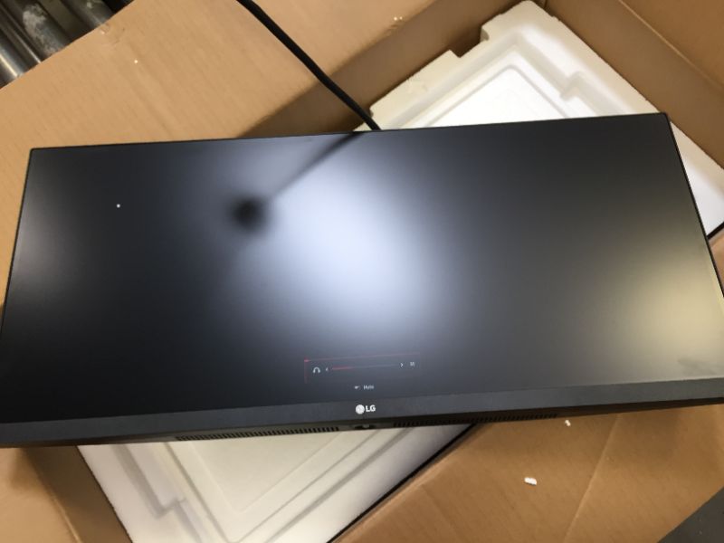 Photo 5 of LG 29WP60G-B UltraWide Monitor 29" 21:9 FHD (2560 x 1080) IPS Display, sRGB 99% Color Gamut, HDR 10, USB Type-C Connectivity, 3-Side Virtually Borderless Display - Black
