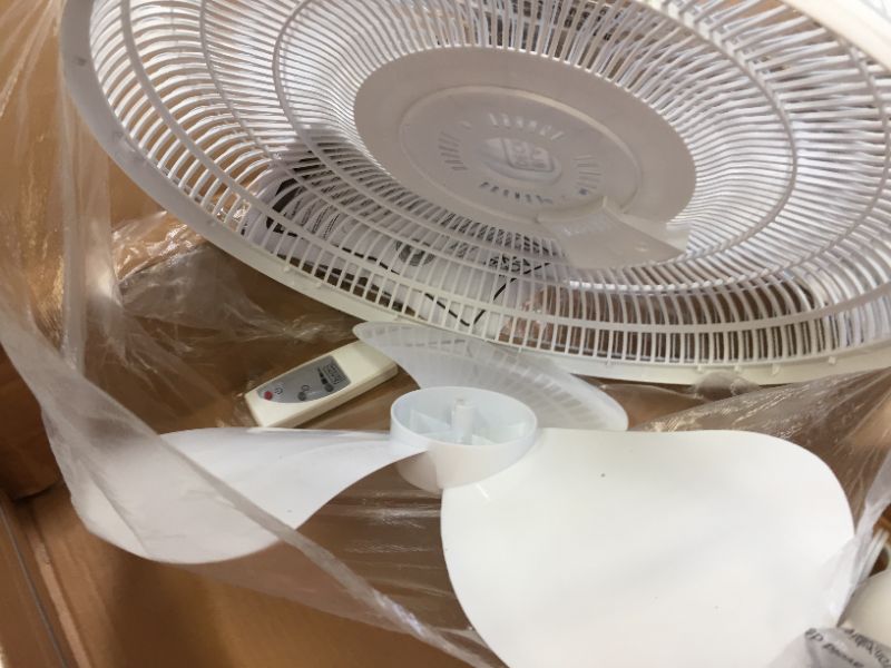 Photo 4 of BLACK+DECKER 16 in. Stand Fan, Floor Fan- Remote, Round Base, White 22.8" Height x 17.7" Width x 15.8" Depth - White---ITEM IS DIRTY---