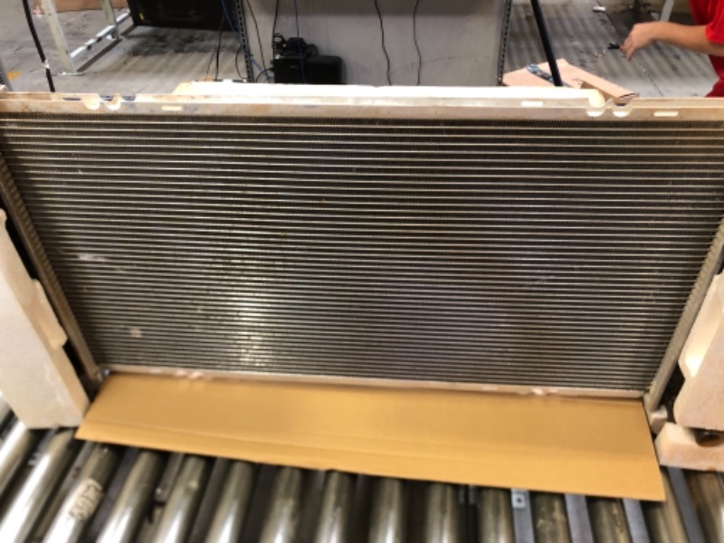 Photo 3 of 18.5X40X1" RADIATOR, UNKNOWN MAKE/MODEL.
USED, VERY DIRTY, UNKNOWN IF HAS ANY LEAKS, ALL FINNS LOOK GOOD NO MAJOR BENDS OR DENTS.