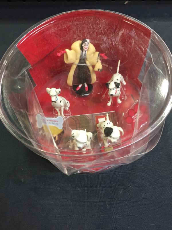 Photo 3 of Disney 101 Dalmatians Figure Play Set (MAJOR DAMAGES TO PACKAGING FROM EXPOSURE)
