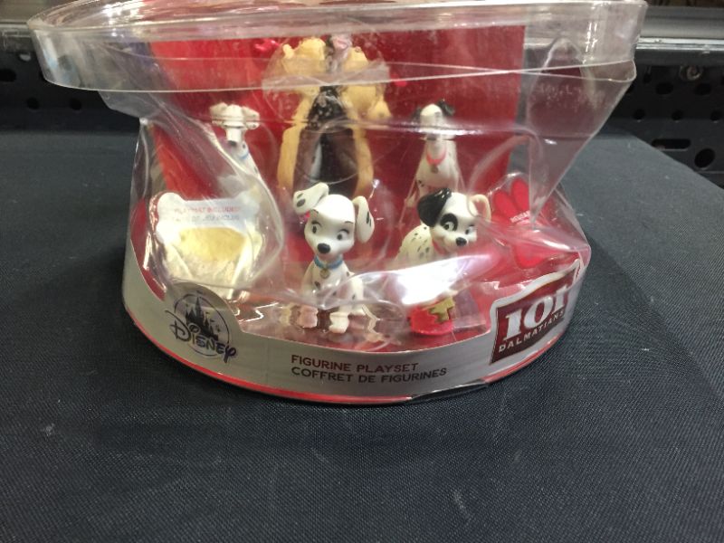 Photo 2 of Disney 101 Dalmatians Figure Play Set (MAJOR DAMAGES TO PACKAGING FROM EXPOSURE)
