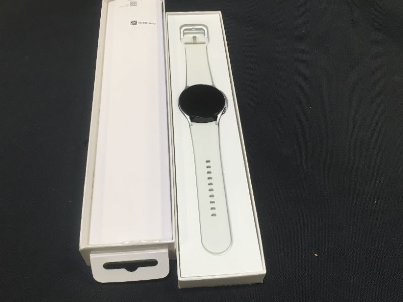 Photo 1 of Samsung - Galaxy Watch4 Aluminum Smartwatch 40mm LTE - Silver(NEW B UT OPEN BOX)
