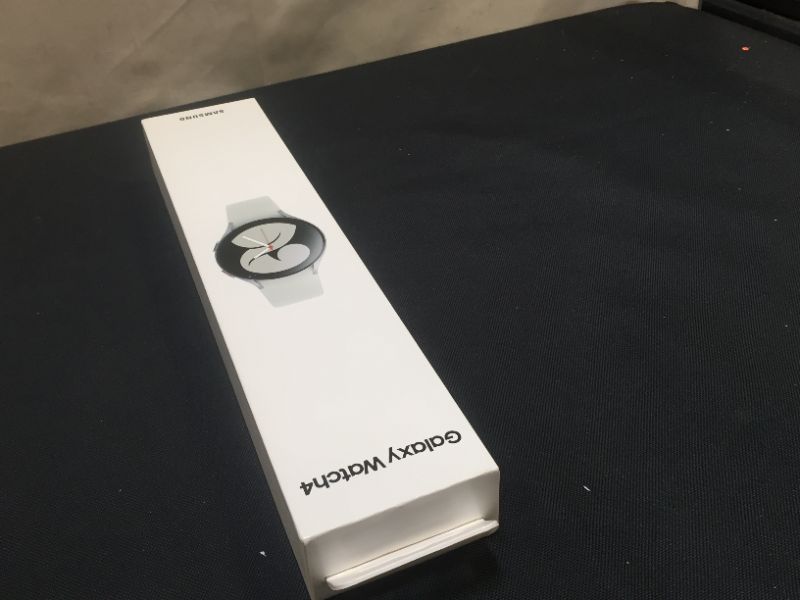 Photo 9 of Samsung - Galaxy Watch4 Aluminum Smartwatch 40mm LTE - Silver(NEW B UT OPEN BOX)
