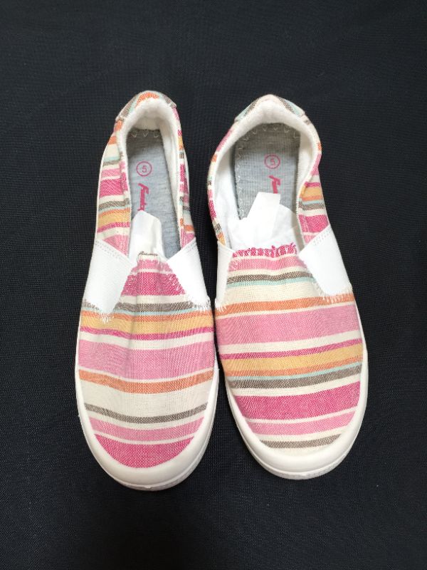 Photo 2 of GIRL'S SLIP ON SHOES SIZE 5 