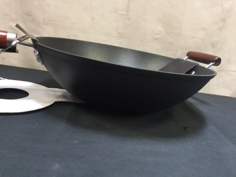 Photo 2 of 14 in/36cm cast iron wok 14''