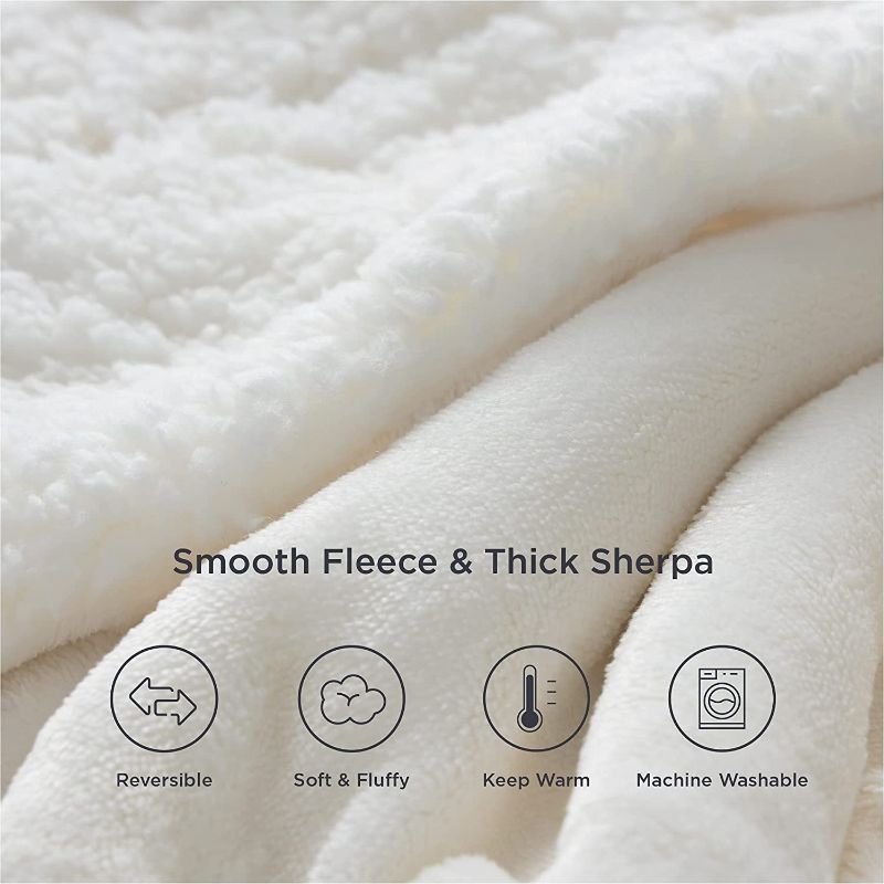 Photo 1 of Bedsure Sherpa Fleece Bed Blankets Queen Size - new 
