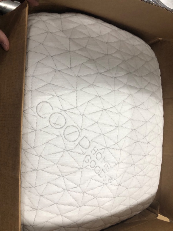 Photo 1 of 
white temperpedic pillow