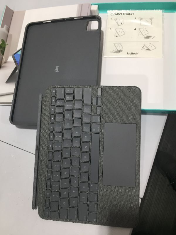 Photo 3 of LOGITECH CORE 920-010095 Combo Touch iPadPro 11 Gen 1,2,3