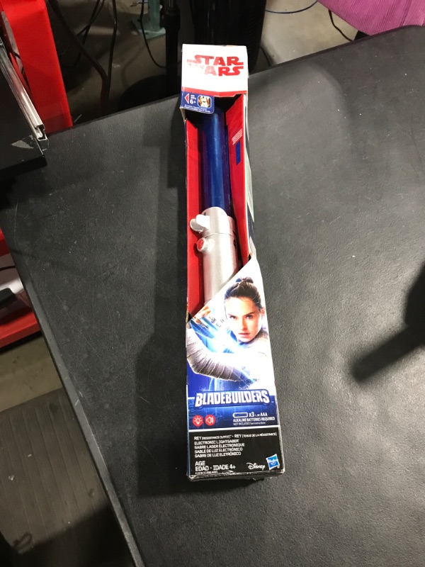 Photo 2 of Star Wars: The Last Jedi Rey (Jedi Training) Electronic Lightsaber