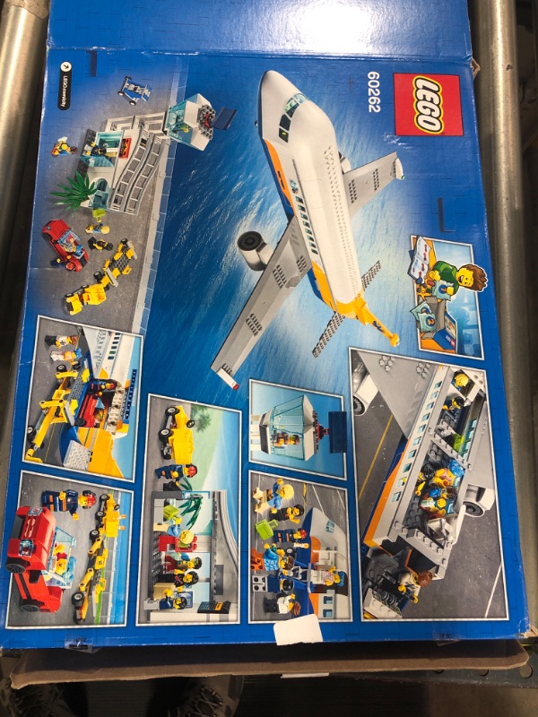 Photo 2 of LEGO City Passenger Airplane 60262