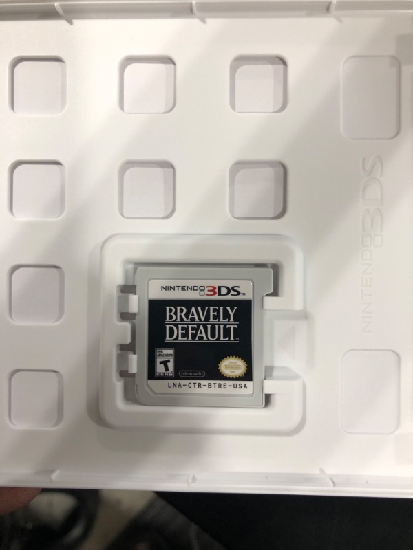 Photo 2 of Bravely Default (Nintendo 3DS) Square Enix