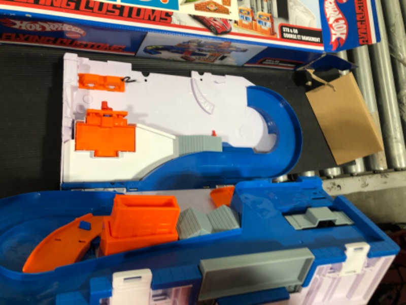 Photo 1 of Hot Wheels Flying Customs Sto & Go Trackset

