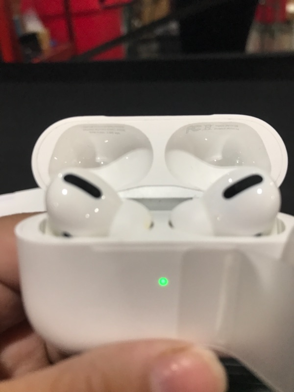 Photo 4 of Apple AirPods Pro