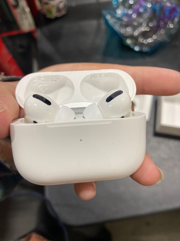 Photo 3 of Apple AirPods Pro