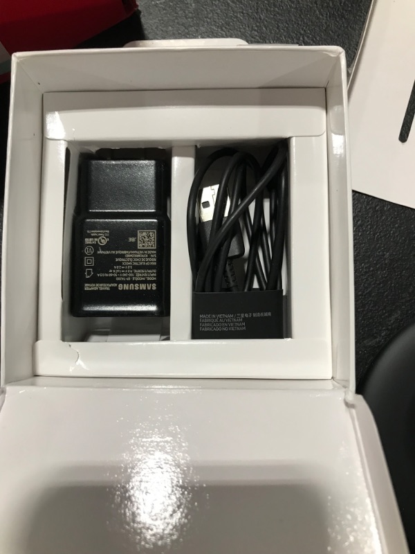 Photo 4 of Samsung Qi Certified Fast Charge Wireless Charger Pad, 2019 Edition - US Version (500099)
