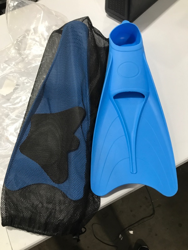 Photo 2 of Azuunye Long Swim Fins,Floating Flippers for Swimming,Training and Snorkeling, Youth Size for Kids, Boys, Girls, Young Men and Women, Size Medium (6-7)