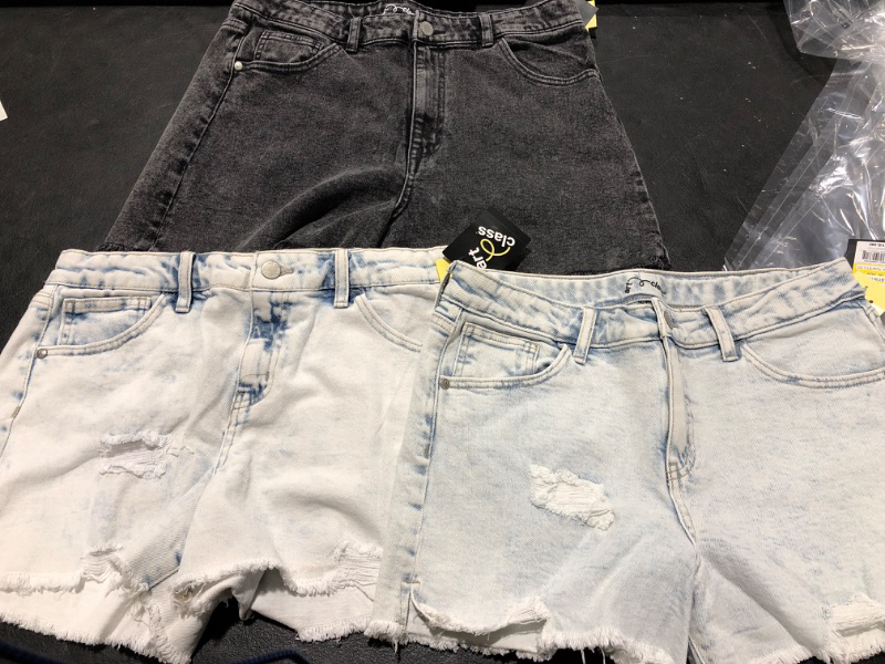 Photo 1 of SIZE XXL (18) GIRL SHORTS 3 PIECE