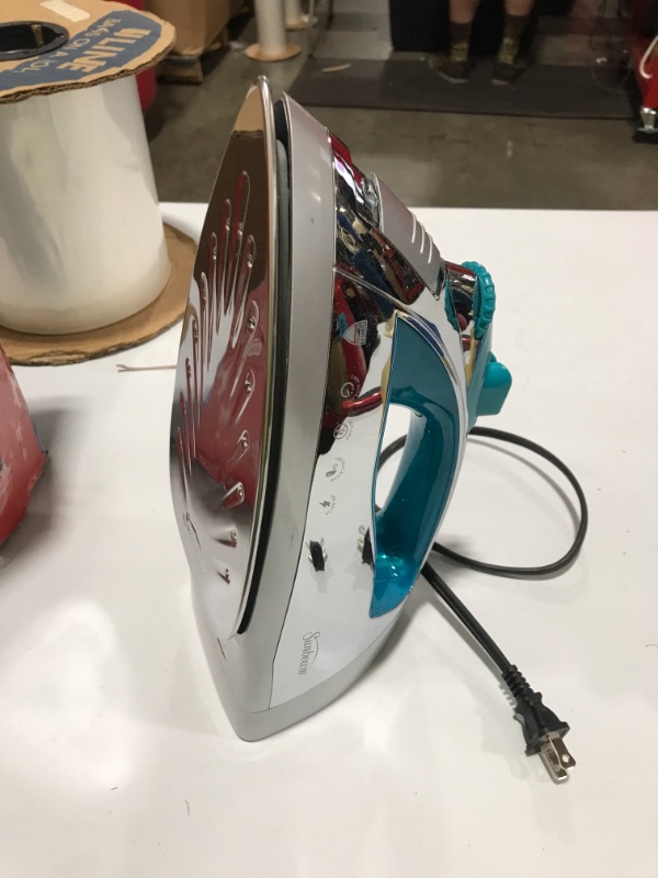 Photo 2 of “Sunbeam Steammaster Steam Iron 1400 Watt Large Anti-Drip Nonstick Stainless Steel Iron with Steam Control and Retractable Cord