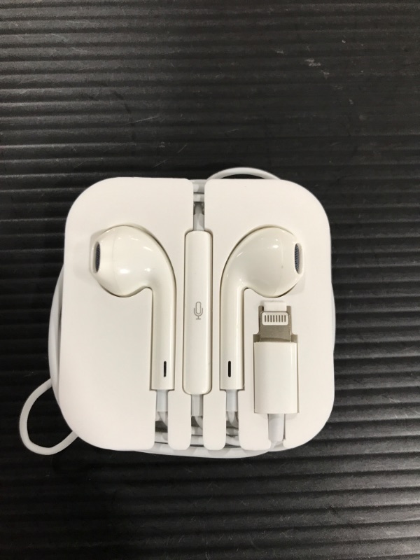 Photo 1 of Corded Earphones- Apple compatibility,white.