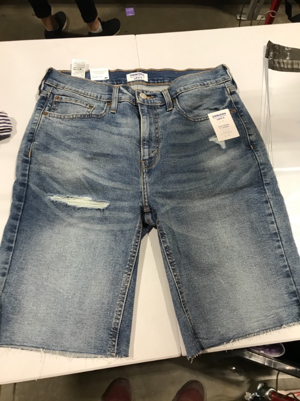 Photo 1 of DENIZEN® from Levi's® Women's Mid-Rise Bermuda Jean Shorts

SIZE 32 