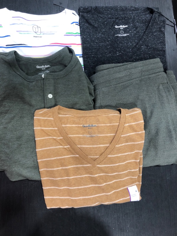 Photo 1 of (5 PACK) MENS CLOTHES BUNDLE L-XL