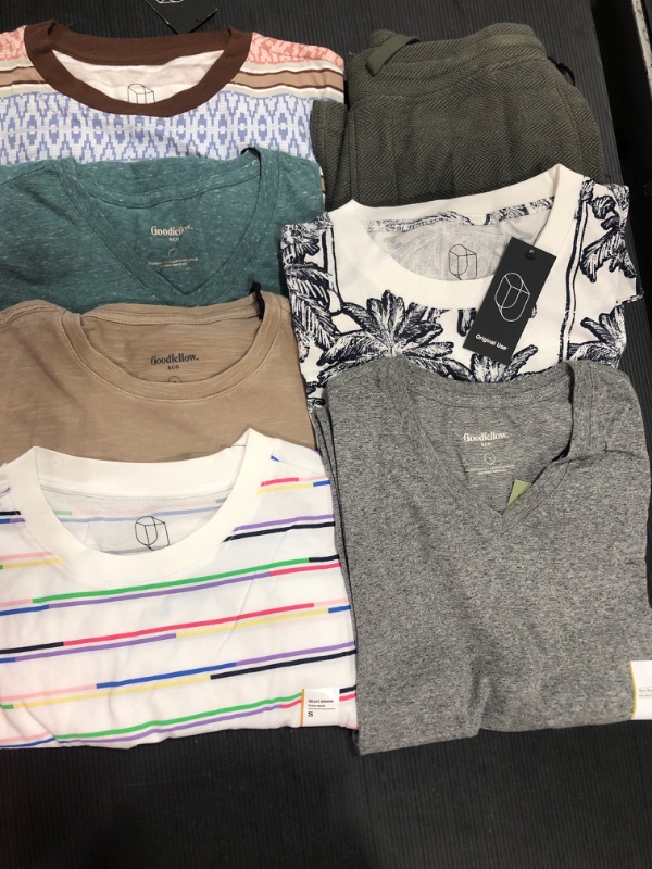 Photo 1 of (7 PACK) MENS CLOTHES BUNDLE SMALL