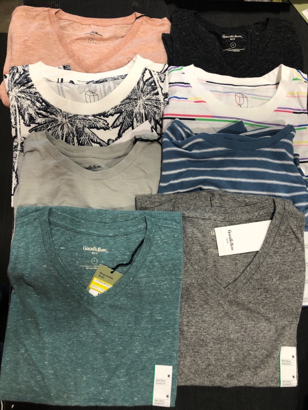 Photo 1 of (8 PACK) MENS CLOTHES BUNDLE MEDIUM