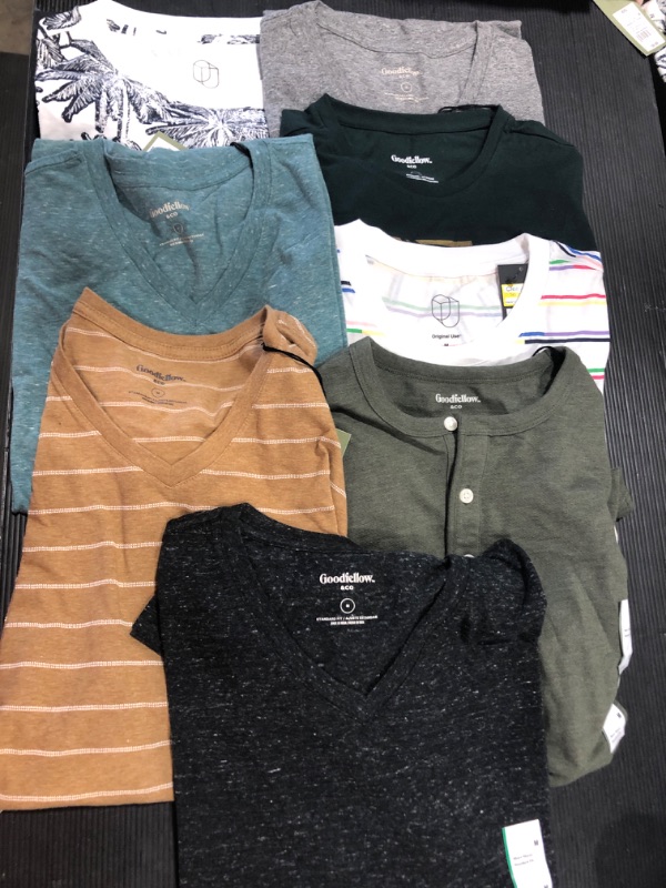 Photo 1 of (8 PACK) MENS CLOTHES BUNDLE MEDIUM