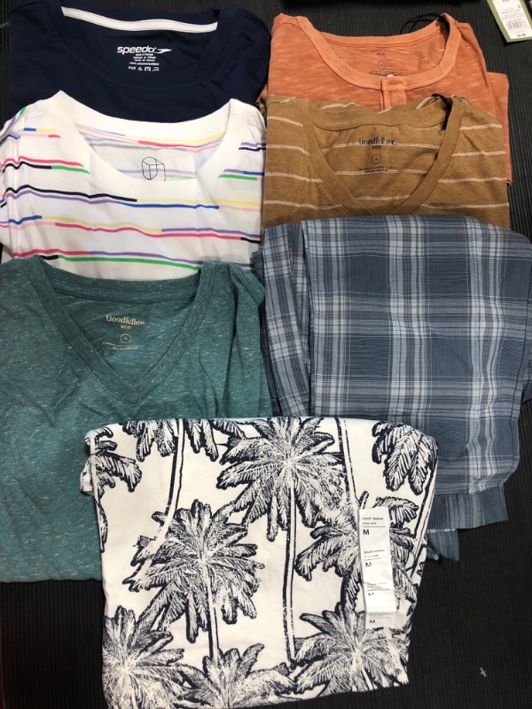 Photo 1 of (7 PACK) MENS CLOTHES BUNDLE MEDIUM