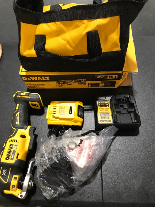 Photo 1 of DEWALT Atomic 20V MAX* 1/4 in. Brushless Cordless 3-Speed Impact Driver Kit (DCF850P2) , Yellow!!