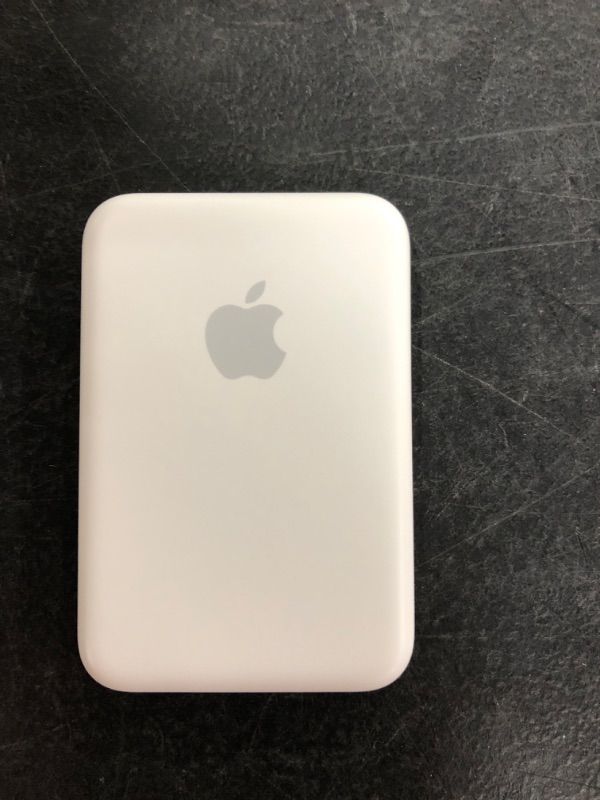 Photo 4 of Apple MagSafe Battery Pack [White]