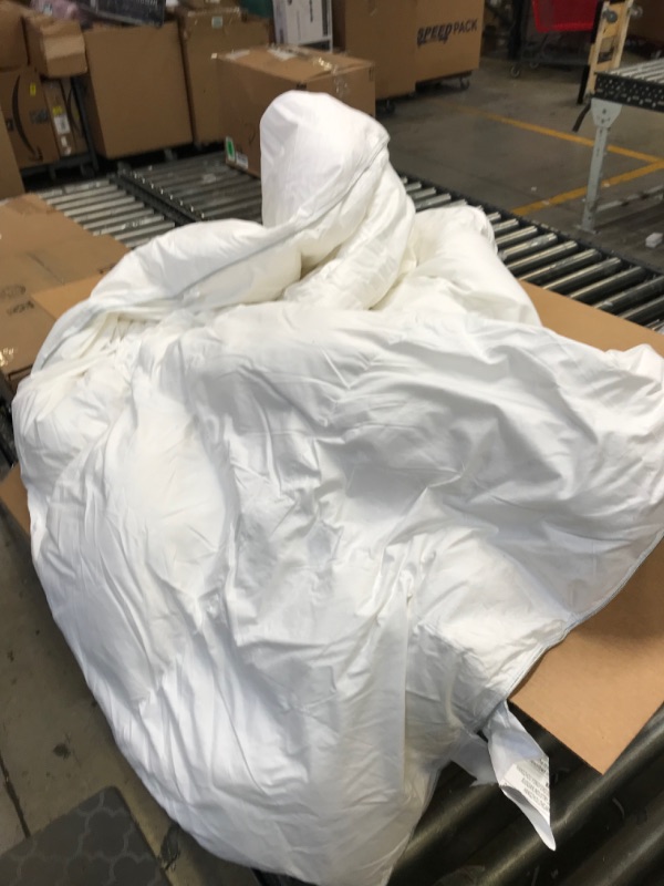 Photo 1 of 90" x 90" White Comforter
